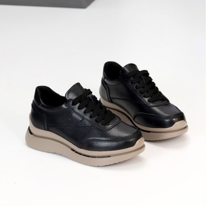 Кросівки жіночі натуральна шкіра чорні 36,39р