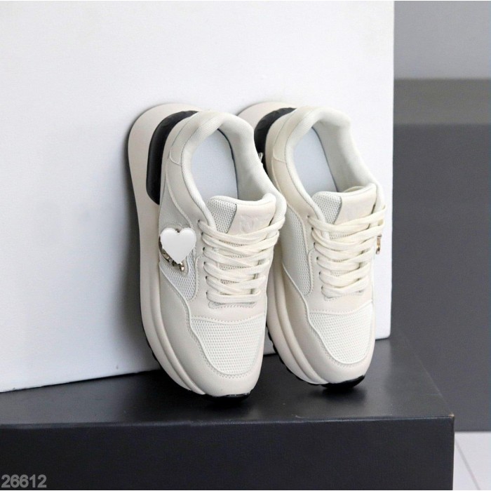 Кросівки жіночі натуральна шкіра колір беж на 36,37,38,39р