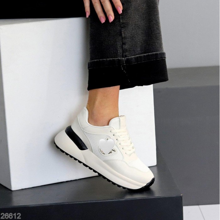 Кросівки жіночі натуральна шкіра колір беж на 36,37,38,39р