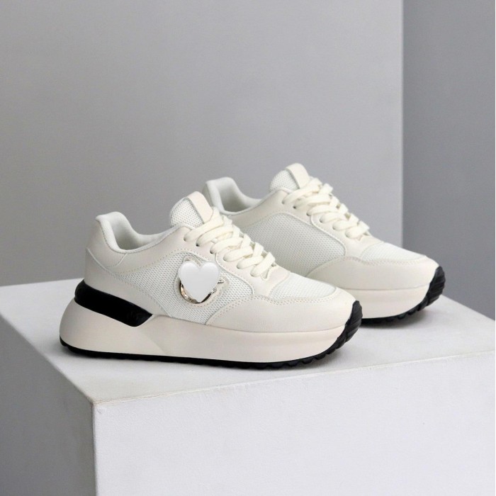 Кросівки жіночі натуральна шкіра колір беж на 36,37,38,39р