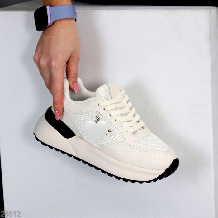 Кросівки жіночі натуральна шкіра колір беж на 36,37,38,39р