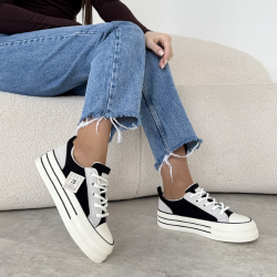 Кросівки та кеди жіночі